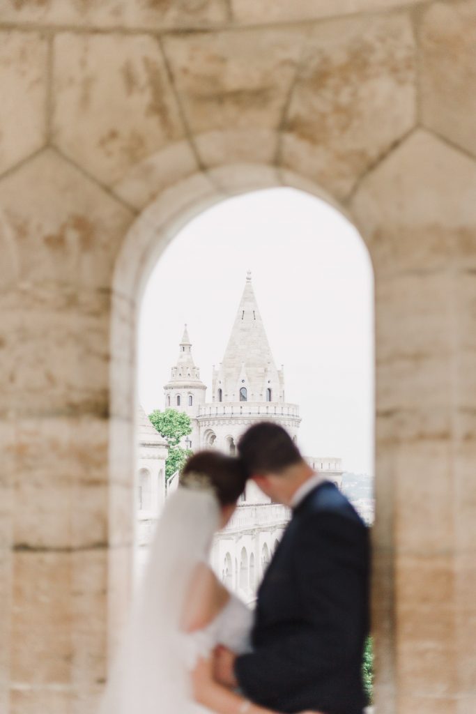Romantické svadobné fotenie na hrade Fisherman's Bastion Budapešť