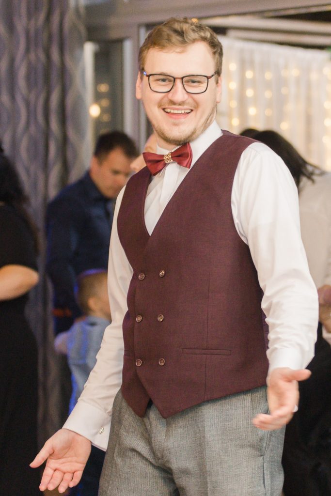 ženích sa zabáva