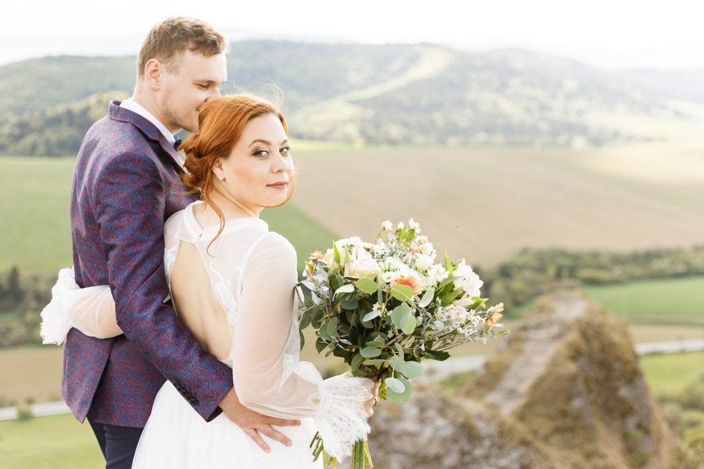 Romantické svadobné fotky v prírode