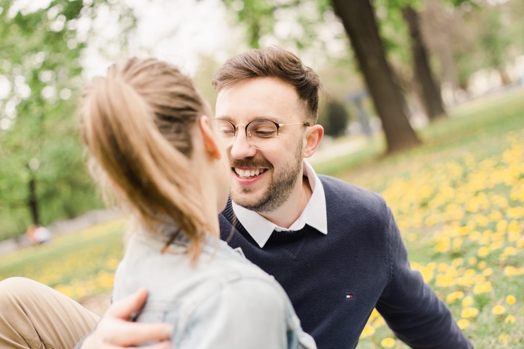 zásnubné fotografie v parku