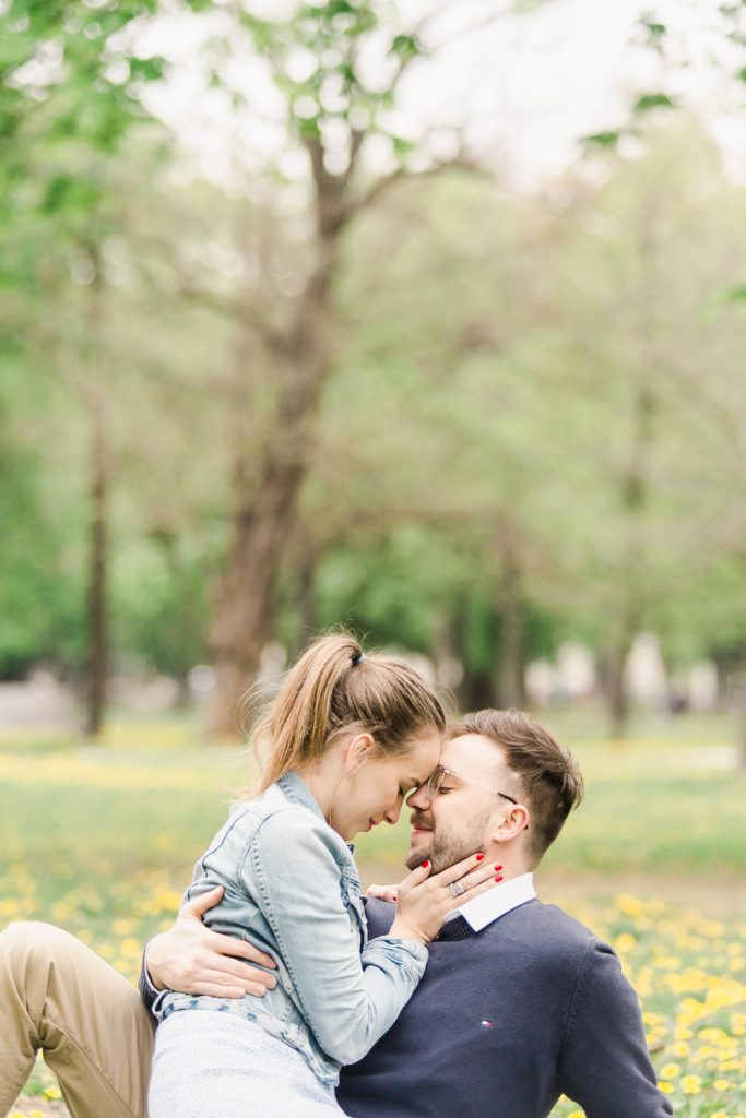 romantické rande fotografie v parku